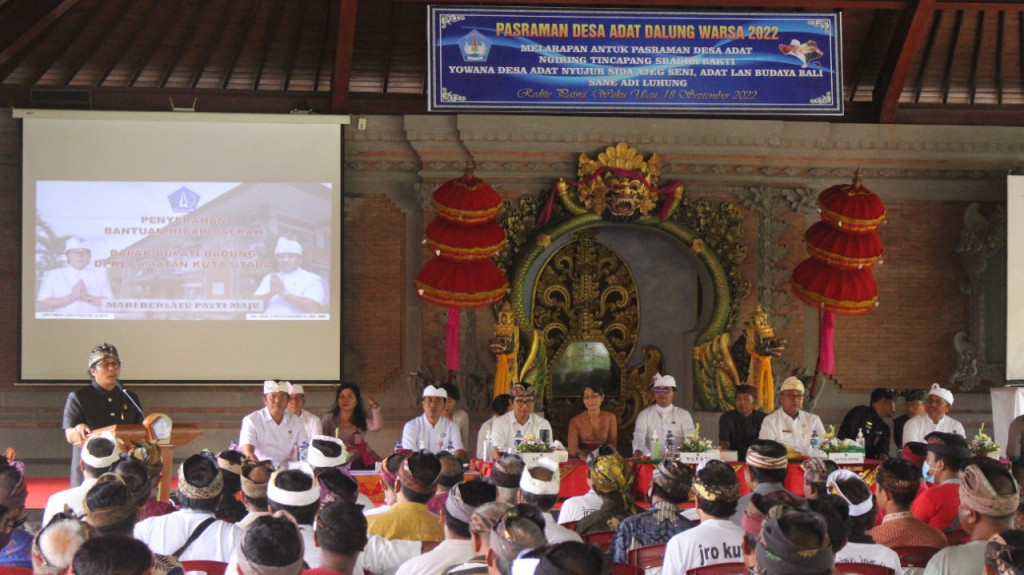 Penyerahan Bantuan Hibah Daerah oleh Bapak Bupati Badung di Kecamatan Kuta Utara dipusatkan di Desa Dalung